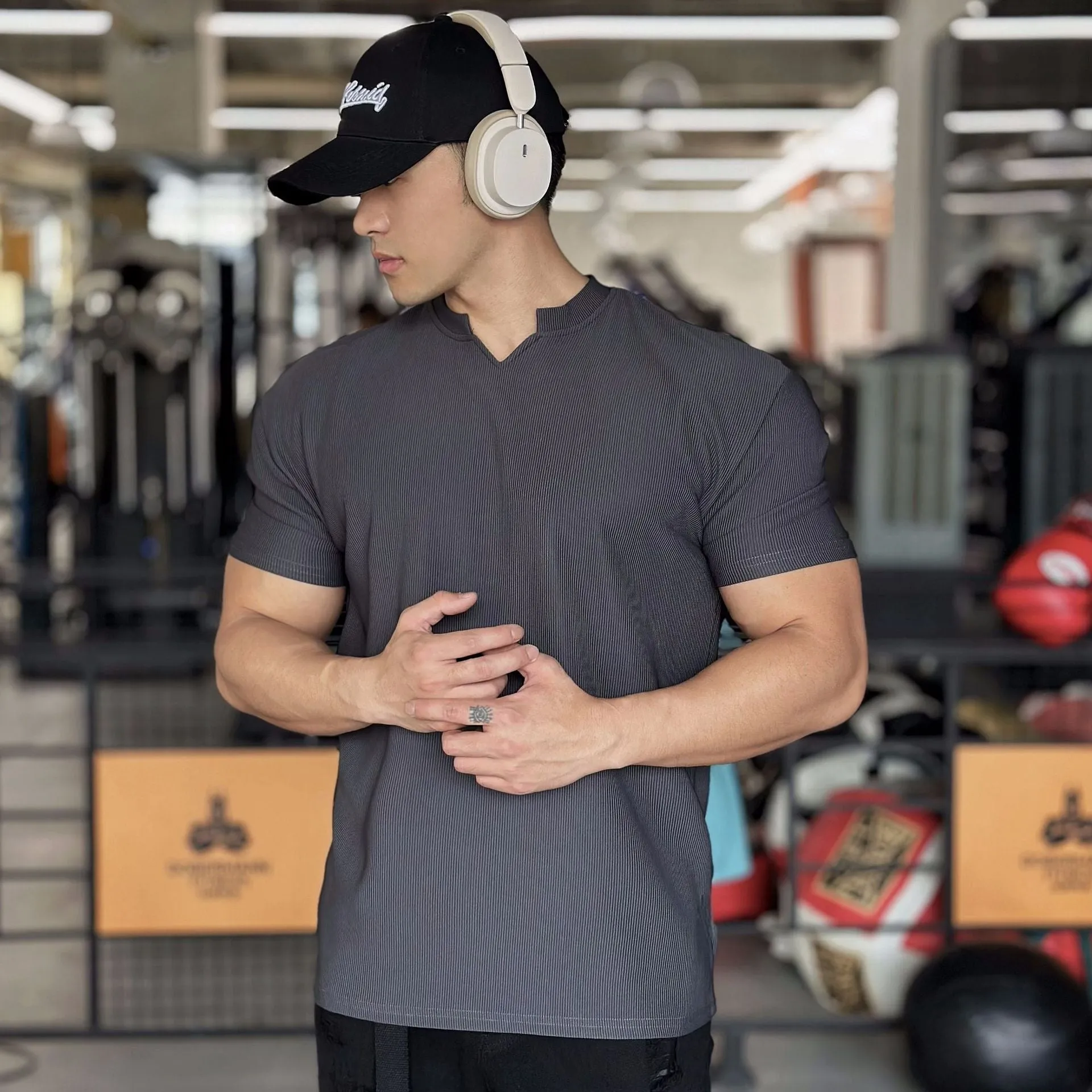 🎁Father's Day Sale 50% OFF⏳Men's V-Neck Short Sleeve Muscle Athletic Workout T-Shirts
