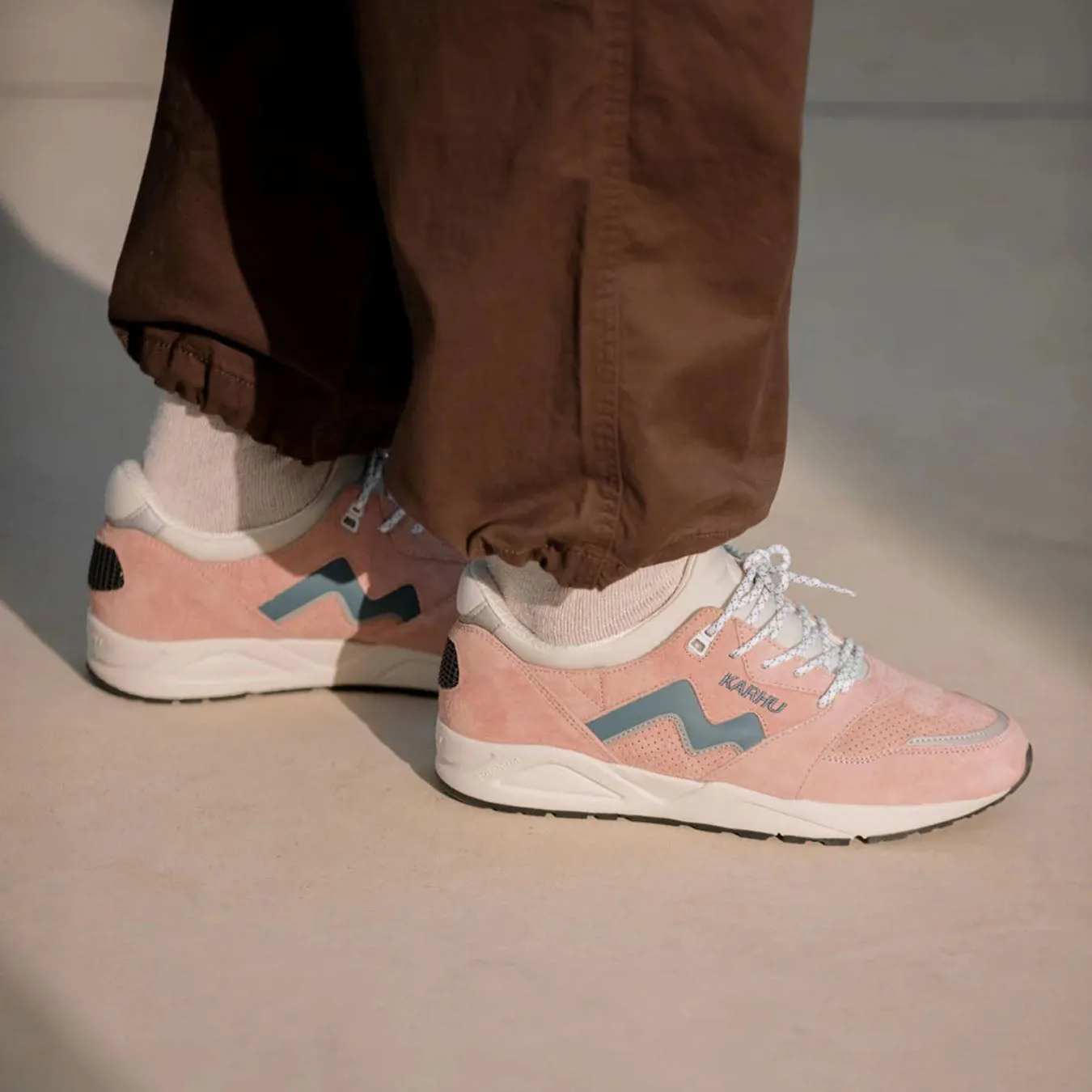 Karhu Women's Aria 95 Trainer Cameo Rose / Blue Mirage