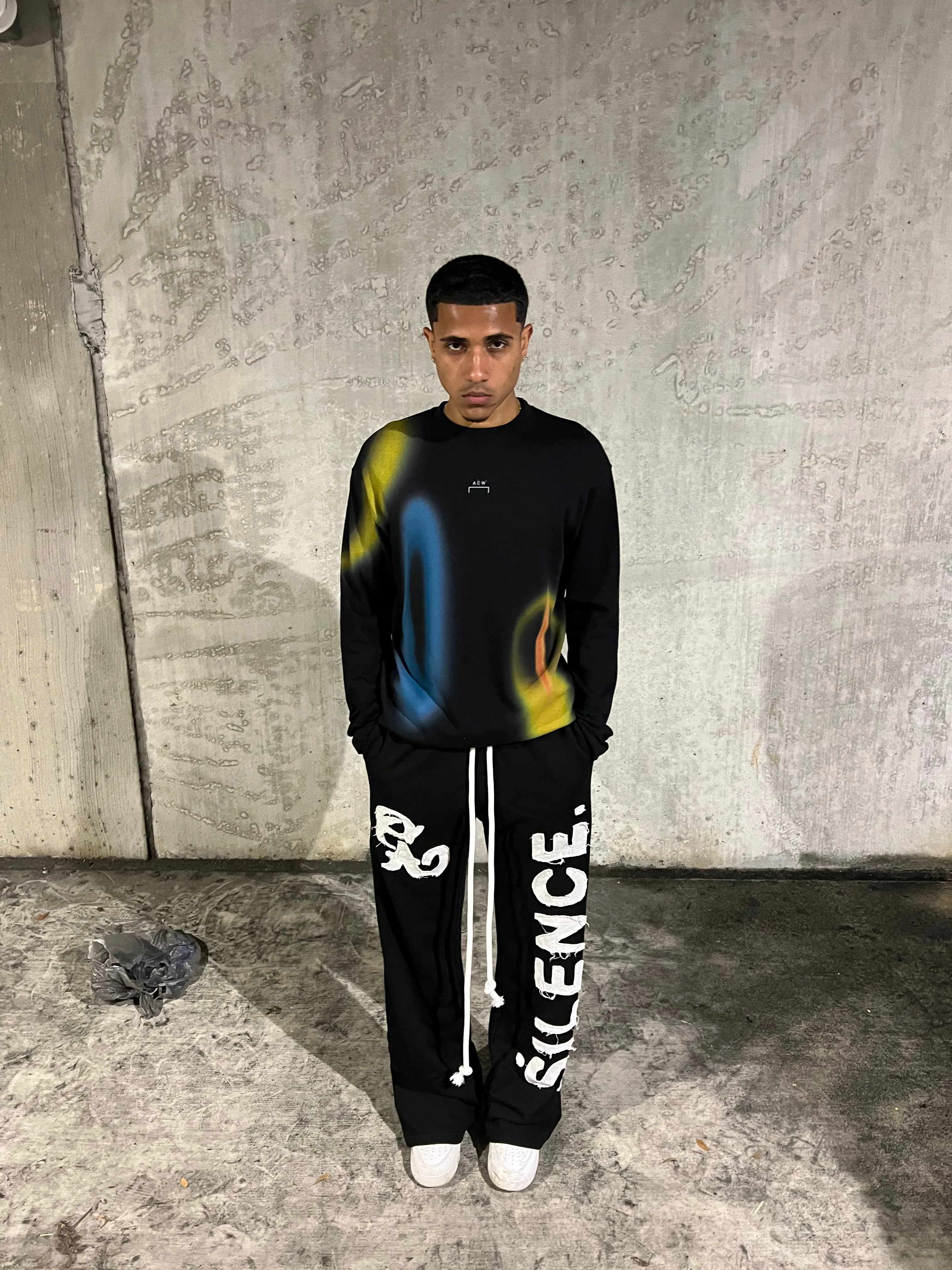 ONYX DISTRESS SWEATS IN BLACK