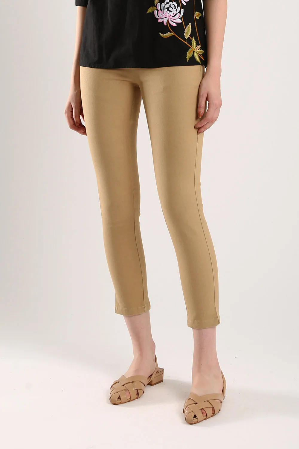 Simple Spirit Stretchable Cotton Pants in Khakis