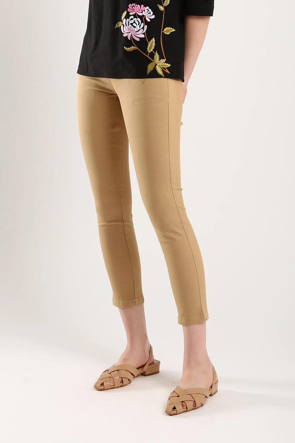 Simple Spirit Stretchable Cotton Pants in Khakis