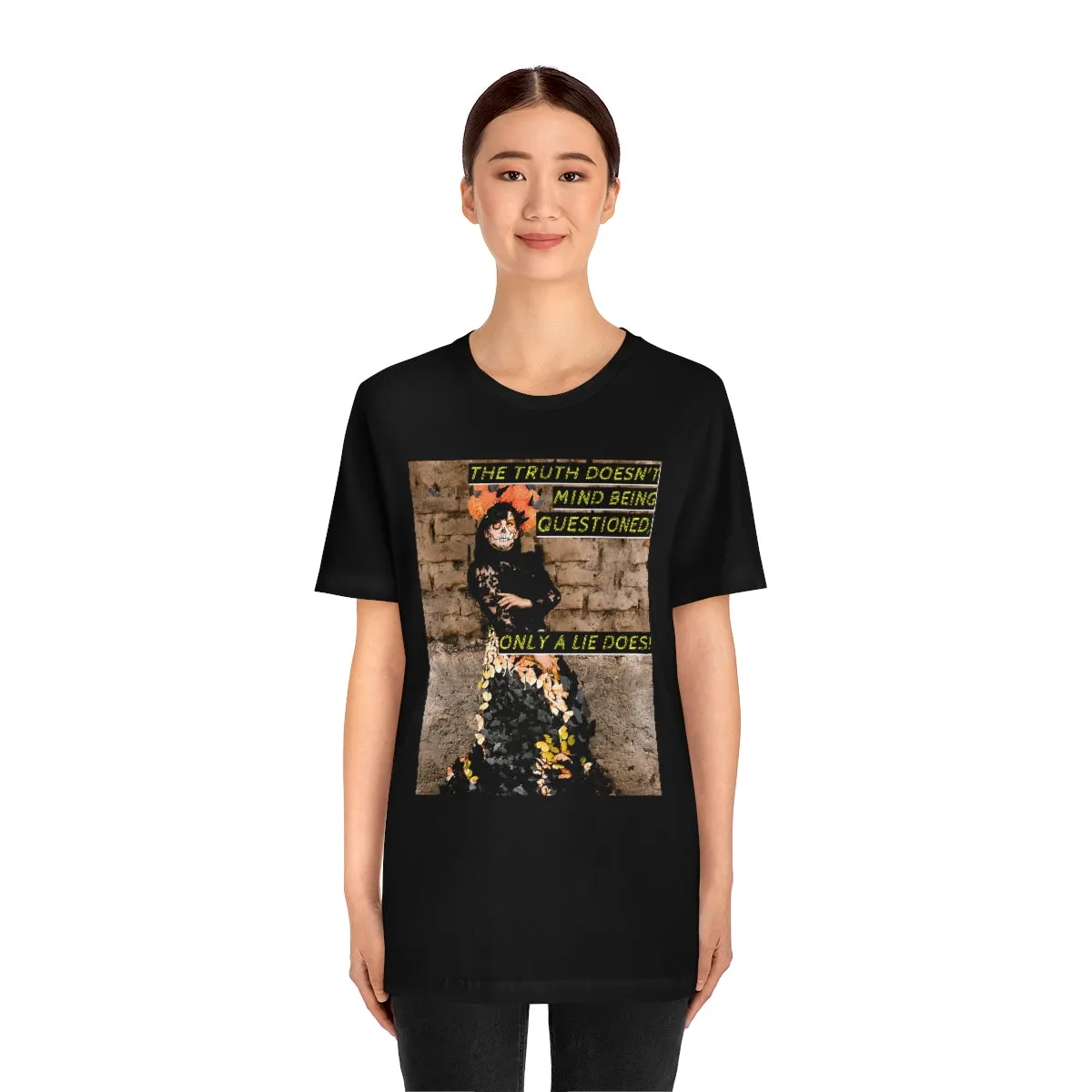 The Truth Doesn't Mind Being Questioned Short Sleeve Tee