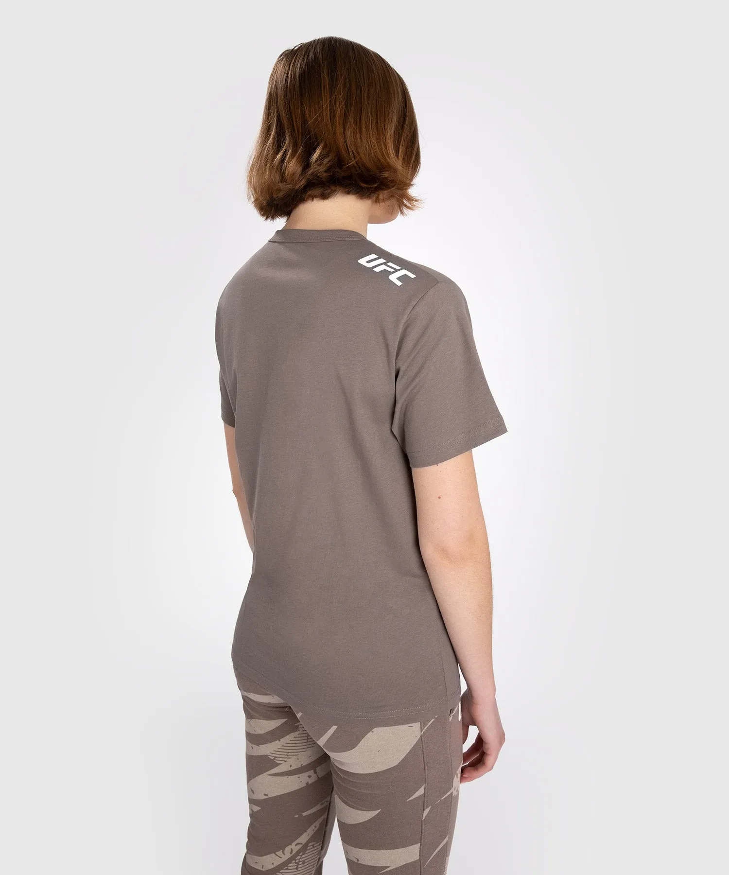 UFC Adrenaline by Venum Fight Week Frauen Kurzarm-Baumwoll-T-Shirt - Bronze